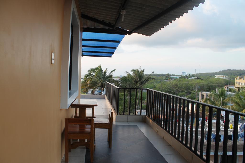 Dolphin House Hotel Puerto Baquerizo Moreno Ngoại thất bức ảnh