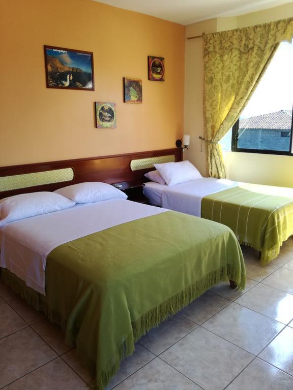 Dolphin House Hotel Puerto Baquerizo Moreno Ngoại thất bức ảnh