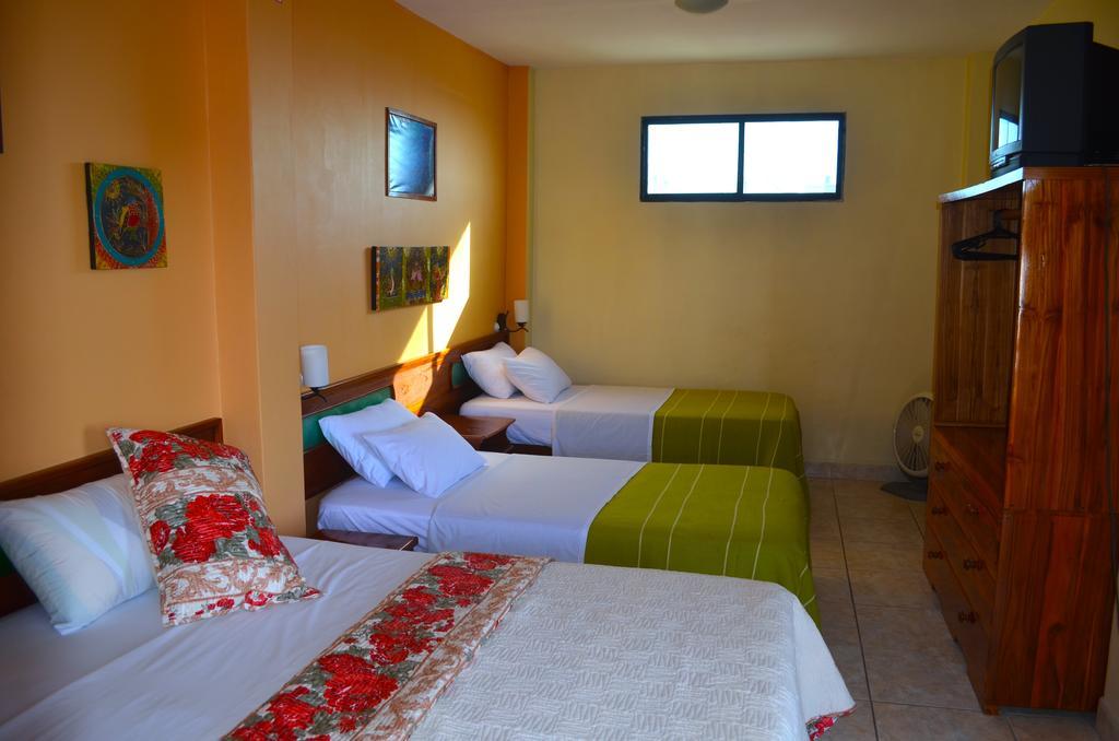 Dolphin House Hotel Puerto Baquerizo Moreno Ngoại thất bức ảnh