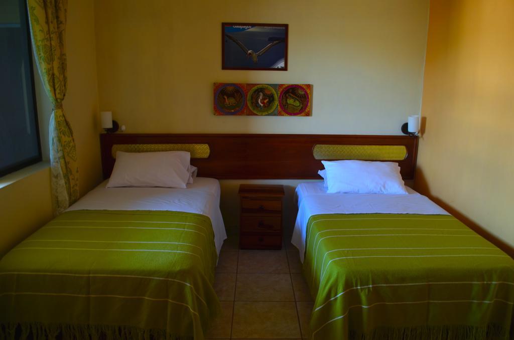 Dolphin House Hotel Puerto Baquerizo Moreno Ngoại thất bức ảnh