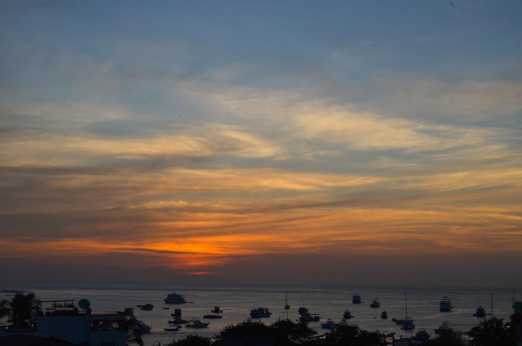 Dolphin House Hotel Puerto Baquerizo Moreno Ngoại thất bức ảnh