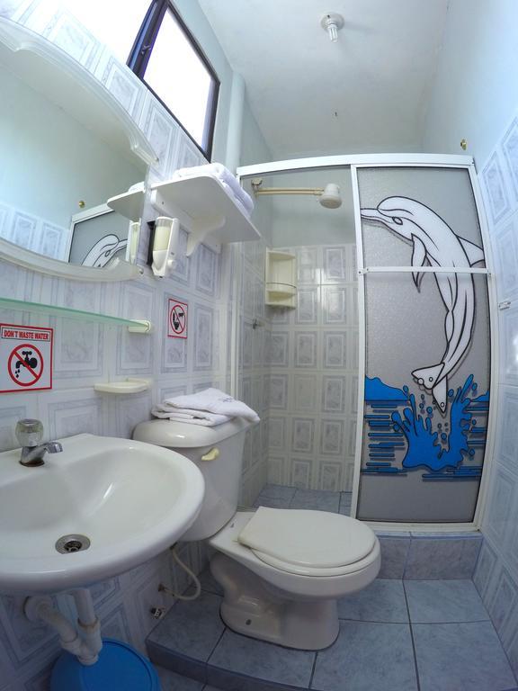 Dolphin House Hotel Puerto Baquerizo Moreno Ngoại thất bức ảnh