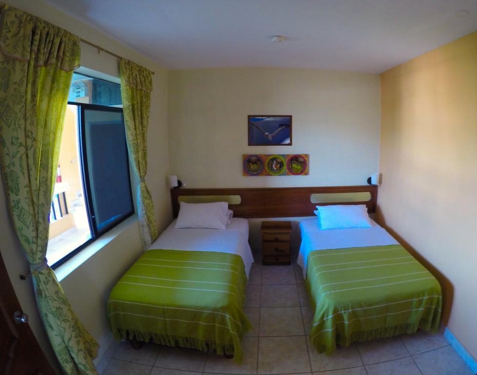 Dolphin House Hotel Puerto Baquerizo Moreno Ngoại thất bức ảnh