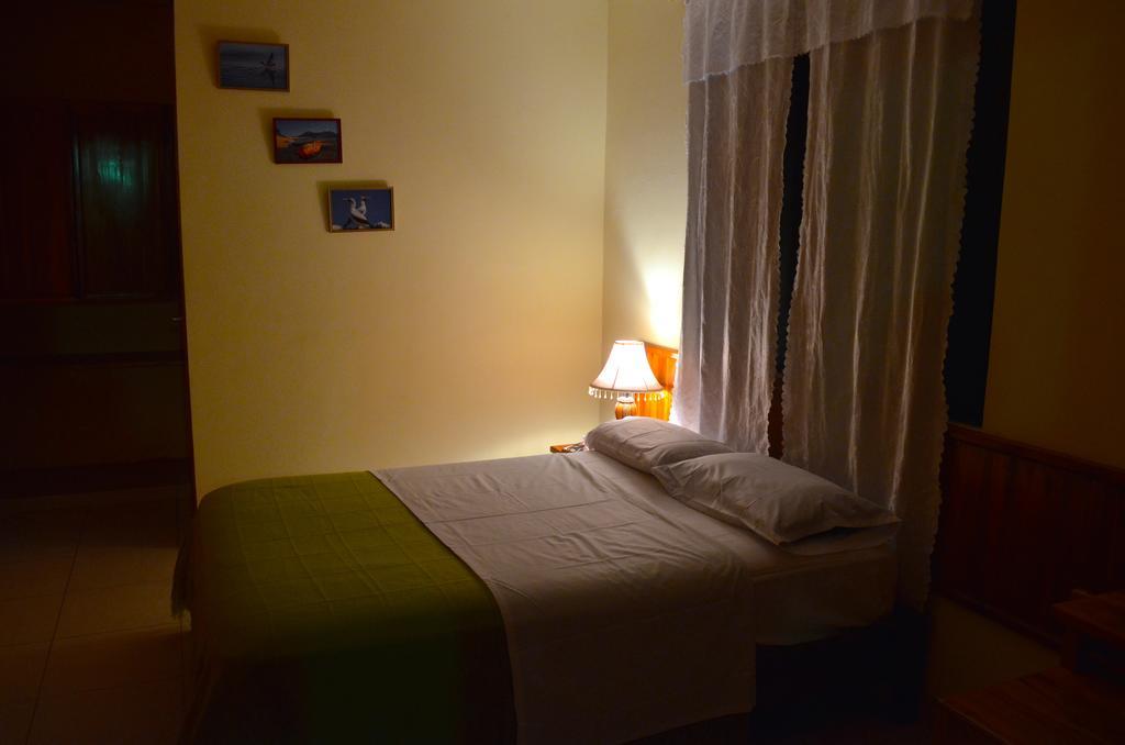 Dolphin House Hotel Puerto Baquerizo Moreno Ngoại thất bức ảnh